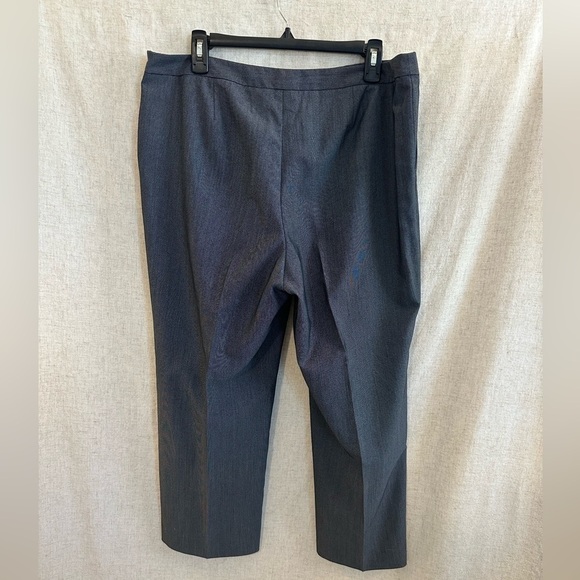 Evan Picone Women's Cropped Pants - Picture 9 of 10